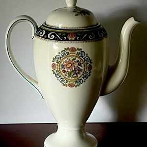 VINTAGE Wedgwood Bone China Runnymede Coffee Pot W4472, England